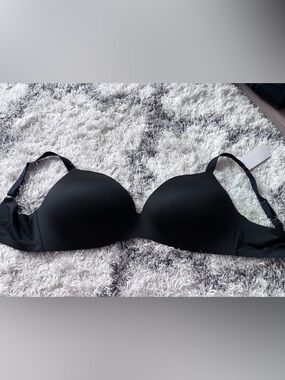 Uniqlo Black Smooth Molded T-Shirt Bra